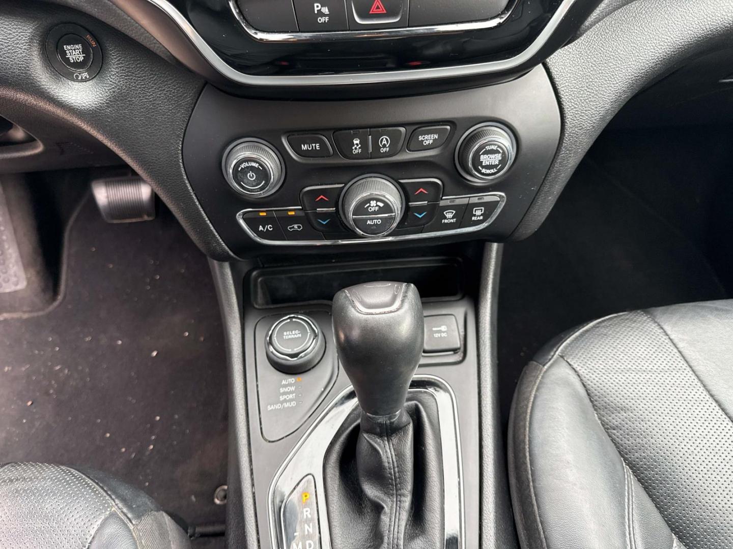 2020 Billet Silver Metallic Clearcoat /Black Jeep Cherokee Limited 4x4 (1C4PJMDXXLD) , Automatic transmission, located at 6904 Johnston St., Lafayette, LA, 70503, (337) 988-1960, 30.143589, -92.100601 - Photo#24