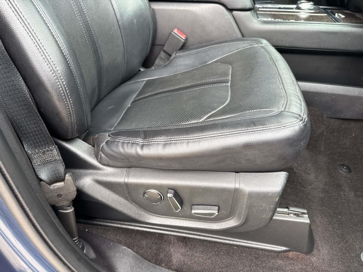 2018 Blue Metallic /Ebony Ford Expedition Limited 4x2 (1FMJU1KT4JE) , Automatic transmission, located at 6904 Johnston St., Lafayette, LA, 70503, (337) 988-1960, 30.143589, -92.100601 - Photo#11