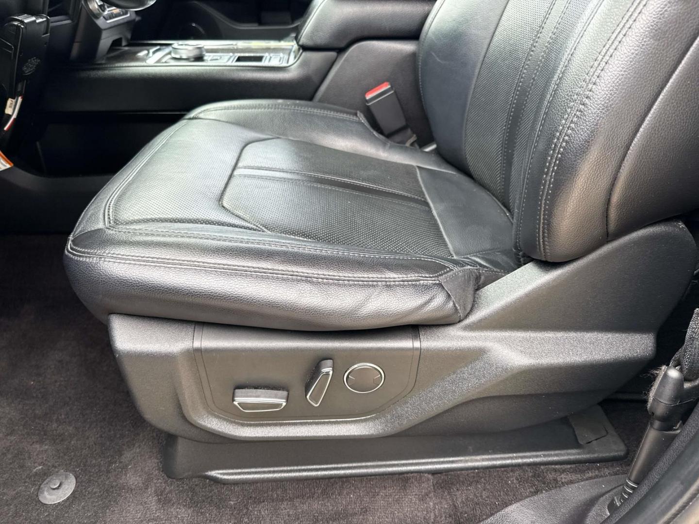 2018 Blue Metallic /Ebony Ford Expedition Limited 4x2 (1FMJU1KT4JE) , Automatic transmission, located at 6904 Johnston St., Lafayette, LA, 70503, (337) 988-1960, 30.143589, -92.100601 - Photo#16