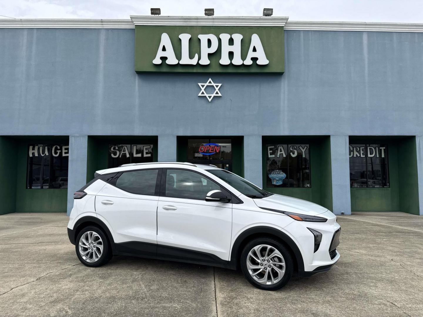 2022 Summit White /Jet Black Chevrolet Bolt EUV FWD 4dr LT (1G1FY6S09N4) , Automatic transmission, located at 6904 Johnston St., Lafayette, LA, 70503, (337) 988-1960, 30.143589, -92.100601 - Photo#0