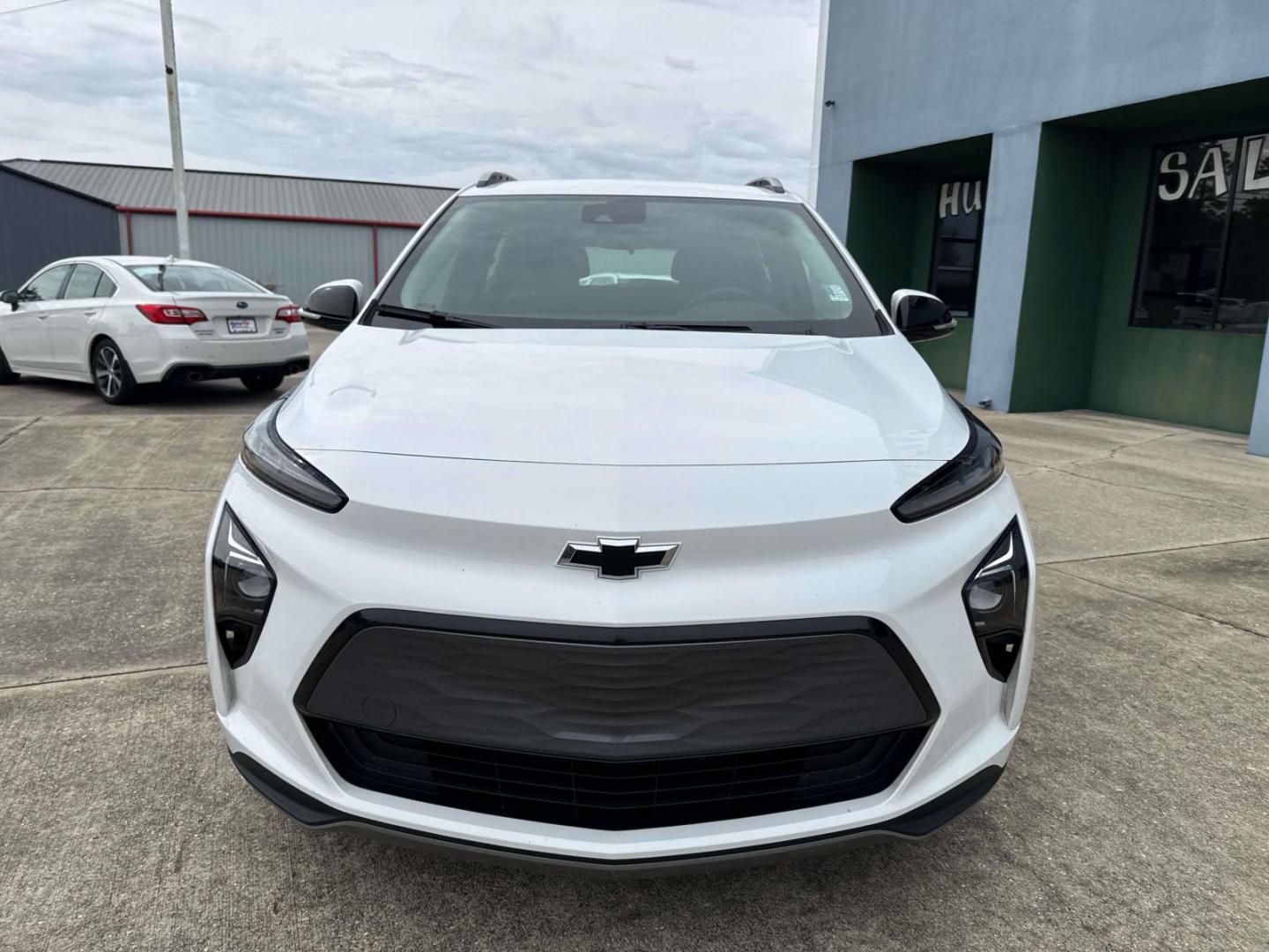 2022 Summit White /Jet Black Chevrolet Bolt EUV FWD 4dr LT (1G1FY6S09N4) , Automatic transmission, located at 6904 Johnston St., Lafayette, LA, 70503, (337) 988-1960, 30.143589, -92.100601 - Photo#1
