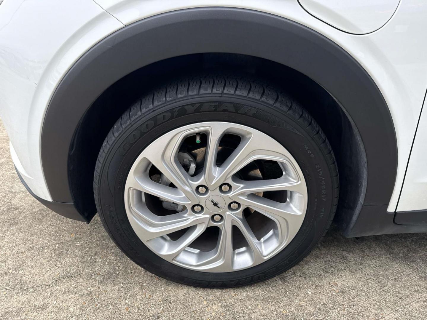 2022 Summit White /Jet Black Chevrolet Bolt EUV FWD 4dr LT (1G1FY6S09N4) , Automatic transmission, located at 6904 Johnston St., Lafayette, LA, 70503, (337) 988-1960, 30.143589, -92.100601 - Photo#3