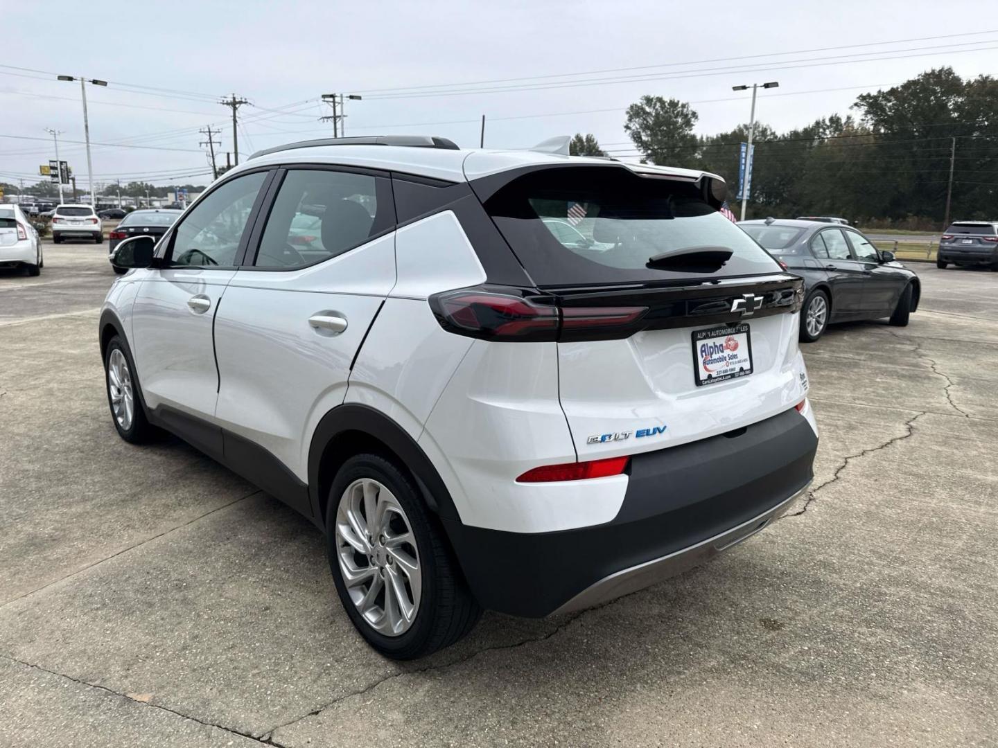 2022 Summit White /Jet Black Chevrolet Bolt EUV FWD 4dr LT (1G1FY6S09N4) , Automatic transmission, located at 6904 Johnston St., Lafayette, LA, 70503, (337) 988-1960, 30.143589, -92.100601 - Photo#4