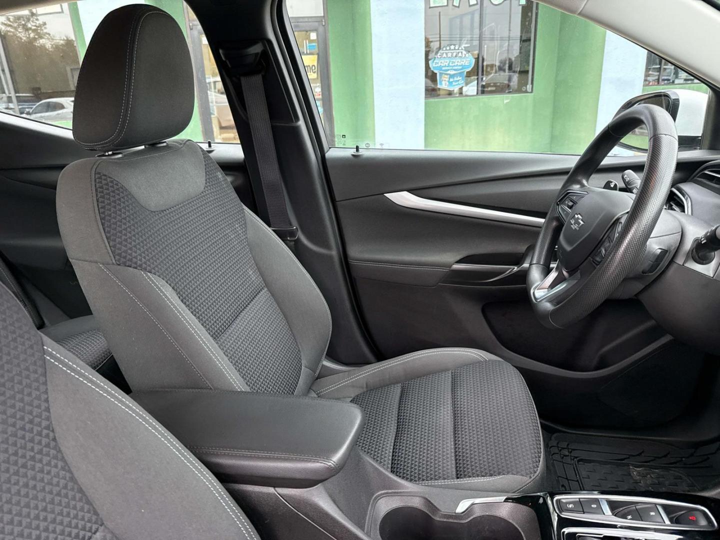 2022 Summit White /Jet Black Chevrolet Bolt EUV FWD 4dr LT (1G1FY6S09N4) , Automatic transmission, located at 6904 Johnston St., Lafayette, LA, 70503, (337) 988-1960, 30.143589, -92.100601 - Photo#9