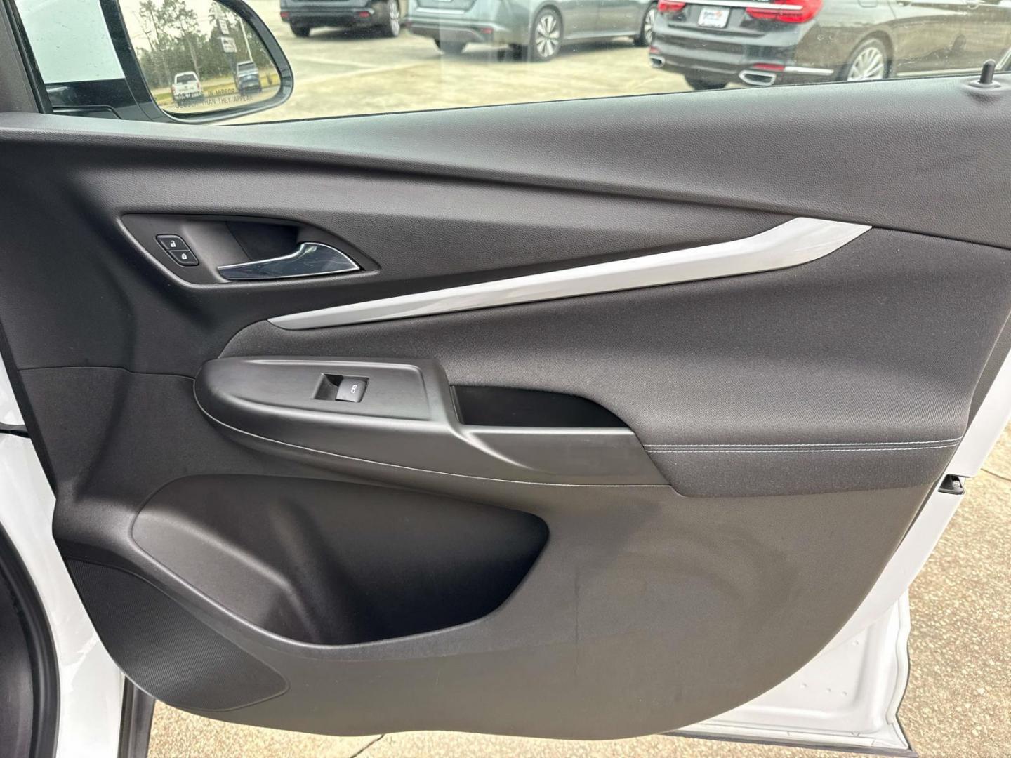 2022 Summit White /Jet Black Chevrolet Bolt EUV FWD 4dr LT (1G1FY6S09N4) , Automatic transmission, located at 6904 Johnston St., Lafayette, LA, 70503, (337) 988-1960, 30.143589, -92.100601 - Photo#13