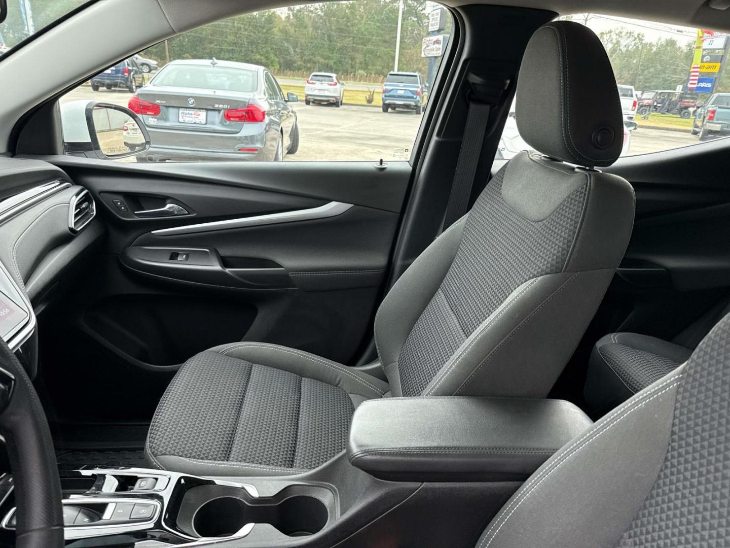 2022 Summit White /Jet Black Chevrolet Bolt EUV FWD 4dr LT (1G1FY6S09N4) , Automatic transmission, located at 6904 Johnston St., Lafayette, LA, 70503, (337) 988-1960, 30.143589, -92.100601 - Photo#14