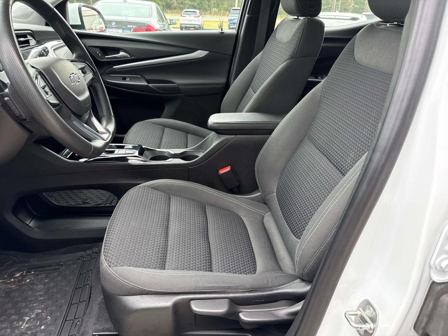 2022 Summit White /Jet Black Chevrolet Bolt EUV FWD 4dr LT (1G1FY6S09N4) , Automatic transmission, located at 6904 Johnston St., Lafayette, LA, 70503, (337) 988-1960, 30.143589, -92.100601 - Photo#15