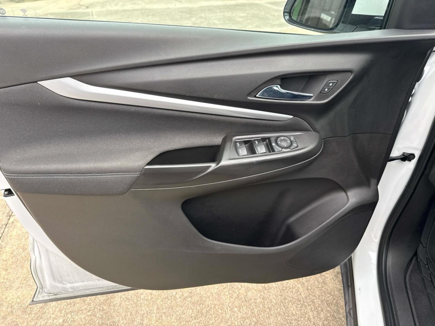 2022 Summit White /Jet Black Chevrolet Bolt EUV FWD 4dr LT (1G1FY6S09N4) , Automatic transmission, located at 6904 Johnston St., Lafayette, LA, 70503, (337) 988-1960, 30.143589, -92.100601 - Photo#17