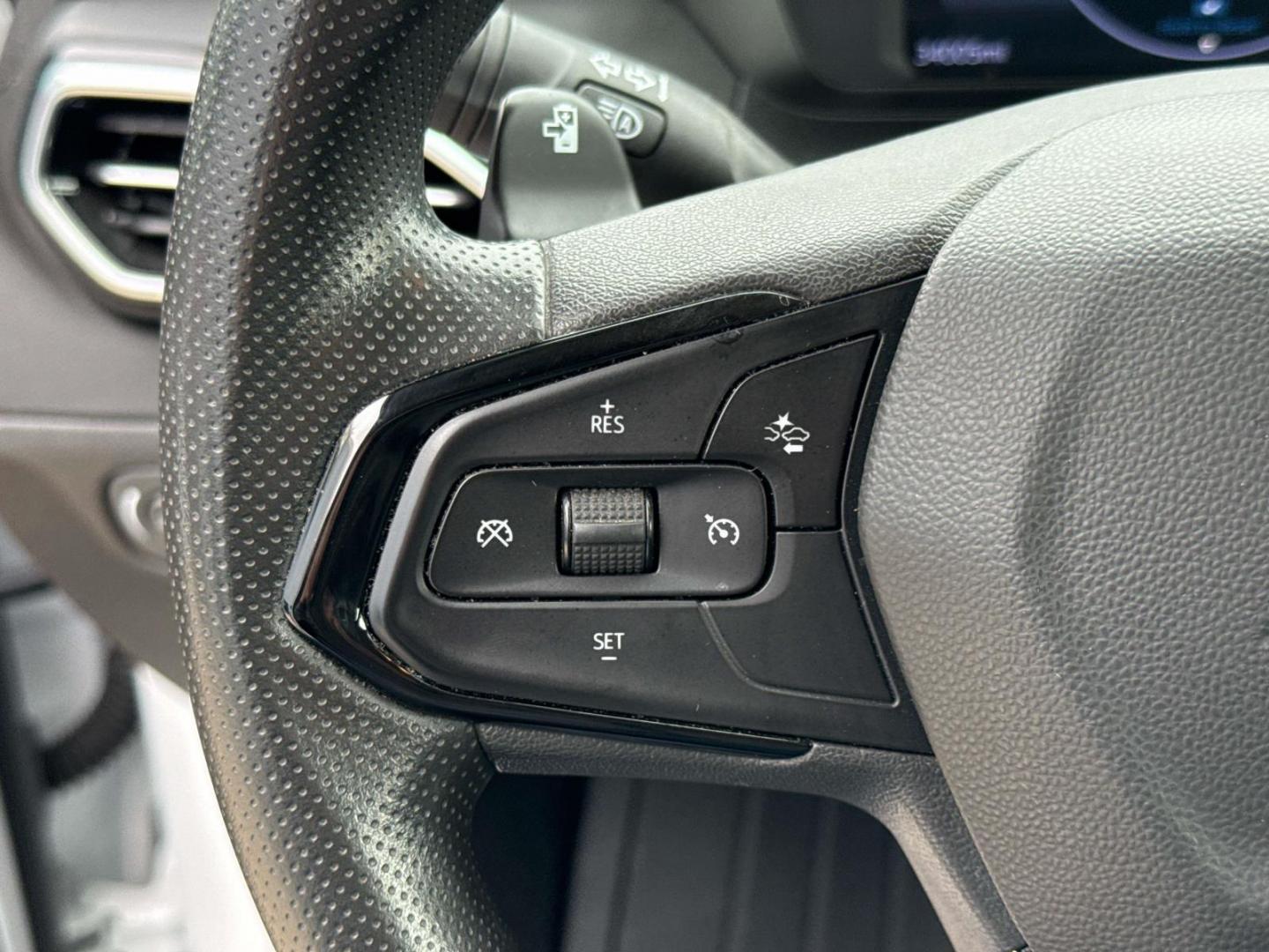 2022 Summit White /Jet Black Chevrolet Bolt EUV FWD 4dr LT (1G1FY6S09N4) , Automatic transmission, located at 6904 Johnston St., Lafayette, LA, 70503, (337) 988-1960, 30.143589, -92.100601 - Photo#20