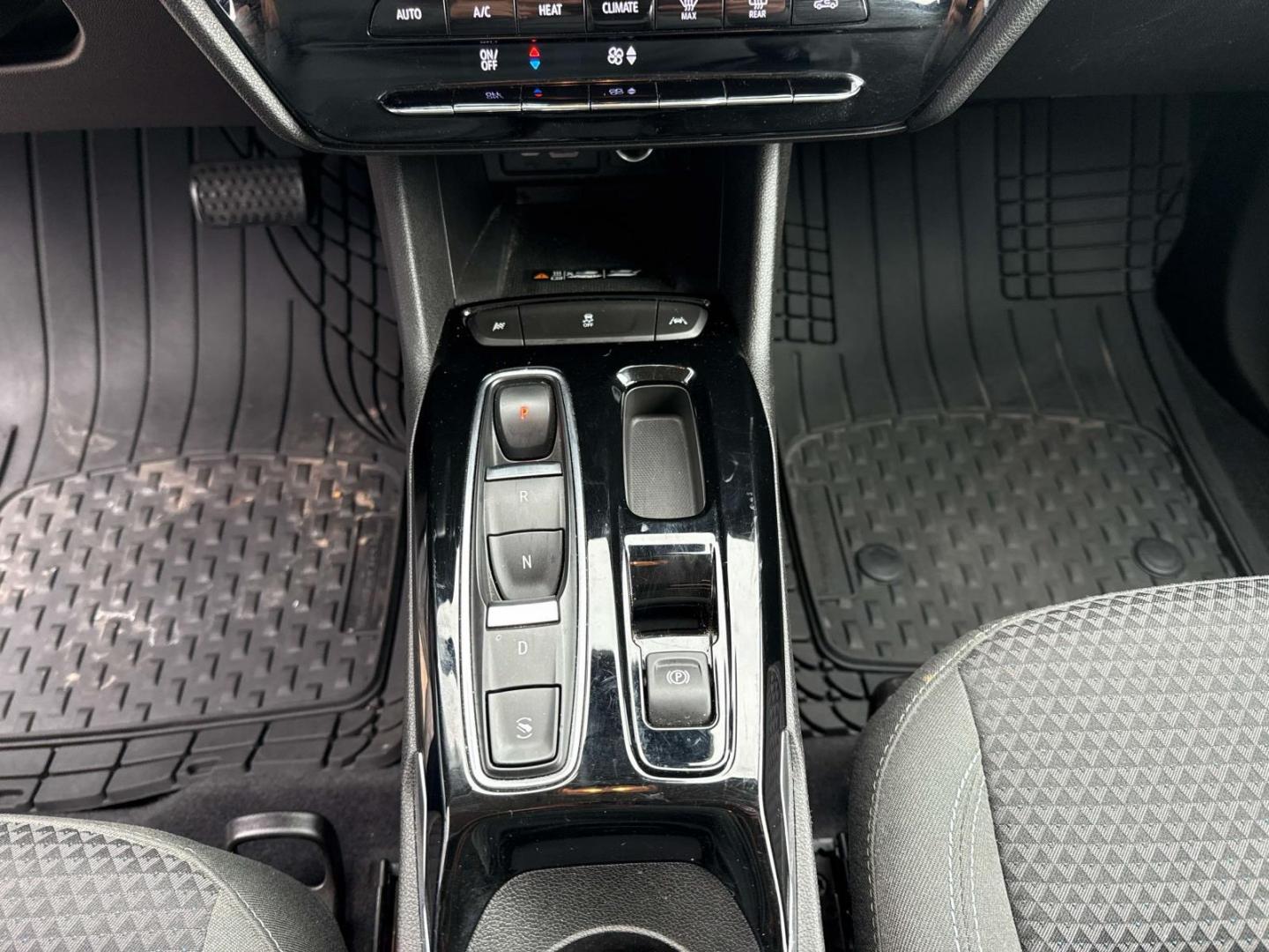 2022 Summit White /Jet Black Chevrolet Bolt EUV FWD 4dr LT (1G1FY6S09N4) , Automatic transmission, located at 6904 Johnston St., Lafayette, LA, 70503, (337) 988-1960, 30.143589, -92.100601 - Photo#24