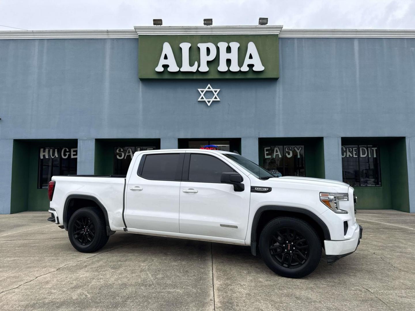 2020 Summit White /Dark Walnut/Slate GMC Sierra 1500 2WD Crew Cab 147 Elevation (3GTP8CED6LG) , Automatic transmission, located at 6904 Johnston St., Lafayette, LA, 70503, (337) 988-1960, 30.143589, -92.100601 - Photo#0