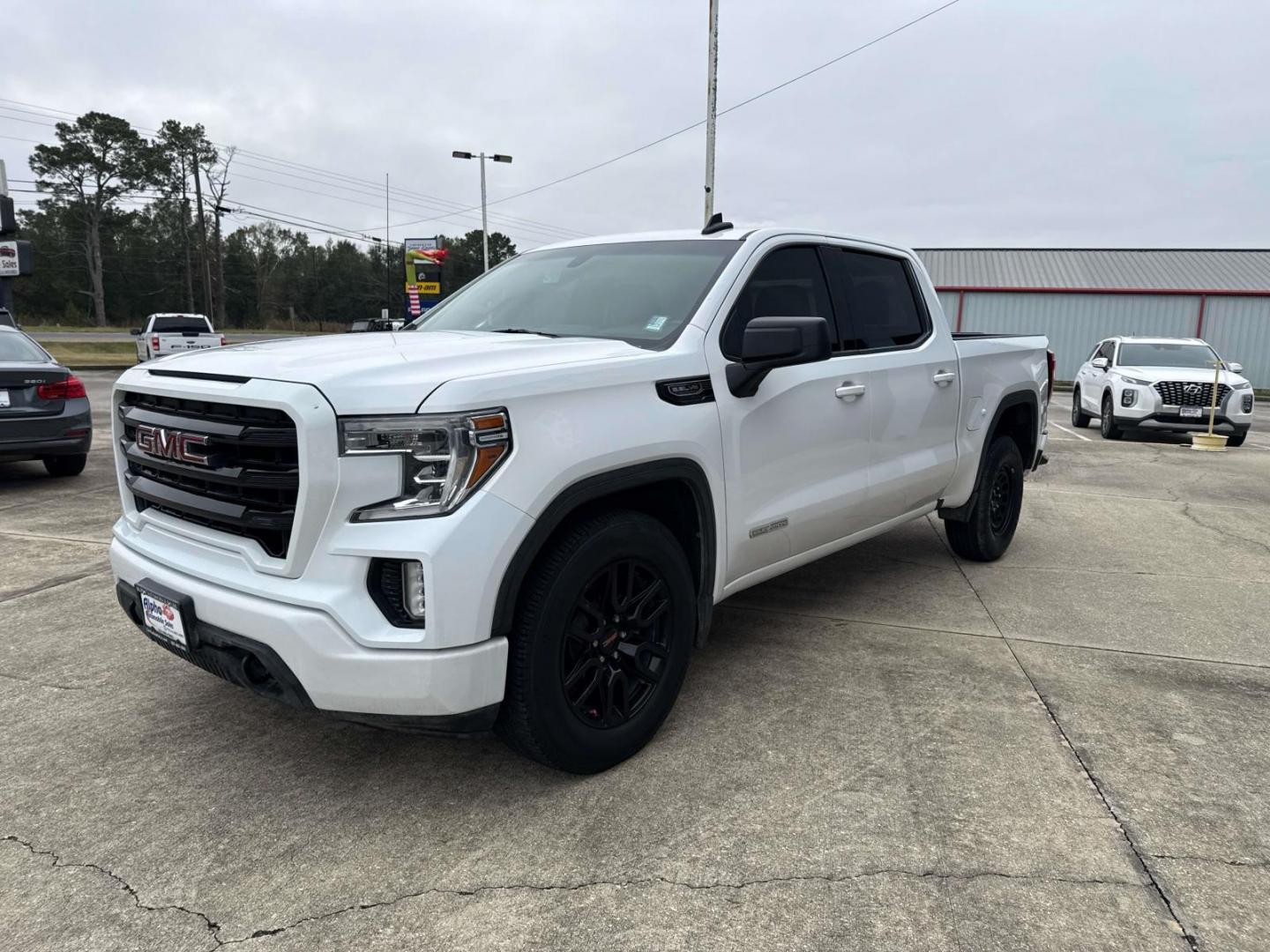 2020 Summit White /Dark Walnut/Slate GMC Sierra 1500 2WD Crew Cab 147 Elevation (3GTP8CED6LG) , Automatic transmission, located at 6904 Johnston St., Lafayette, LA, 70503, (337) 988-1960, 30.143589, -92.100601 - Photo#2