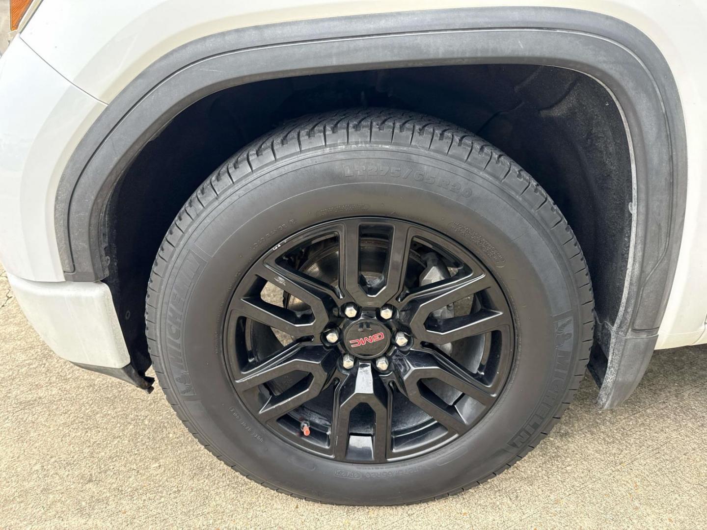 2020 Summit White /Dark Walnut/Slate GMC Sierra 1500 2WD Crew Cab 147 Elevation (3GTP8CED6LG) , Automatic transmission, located at 6904 Johnston St., Lafayette, LA, 70503, (337) 988-1960, 30.143589, -92.100601 - Photo#3