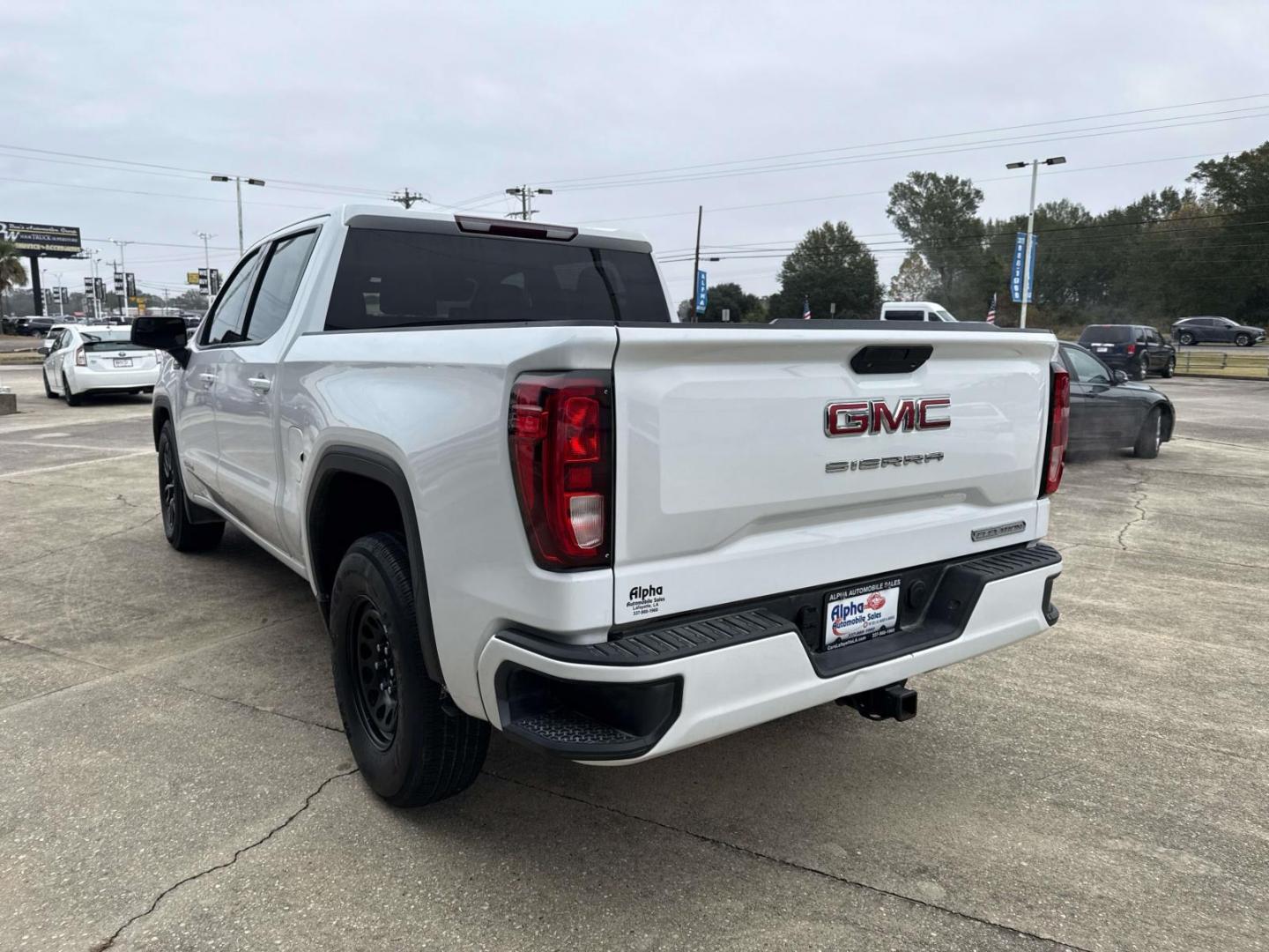 2020 Summit White /Dark Walnut/Slate GMC Sierra 1500 2WD Crew Cab 147 Elevation (3GTP8CED6LG) , Automatic transmission, located at 6904 Johnston St., Lafayette, LA, 70503, (337) 988-1960, 30.143589, -92.100601 - Photo#4