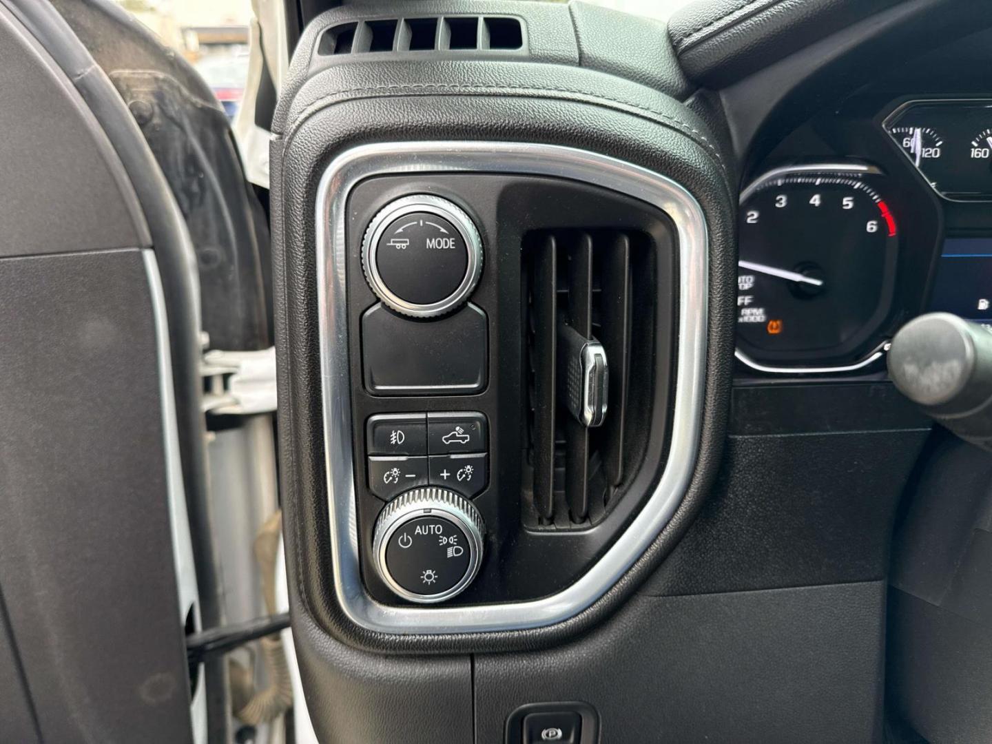 2020 Summit White /Dark Walnut/Slate GMC Sierra 1500 2WD Crew Cab 147 Elevation (3GTP8CED6LG) , Automatic transmission, located at 6904 Johnston St., Lafayette, LA, 70503, (337) 988-1960, 30.143589, -92.100601 - Photo#24