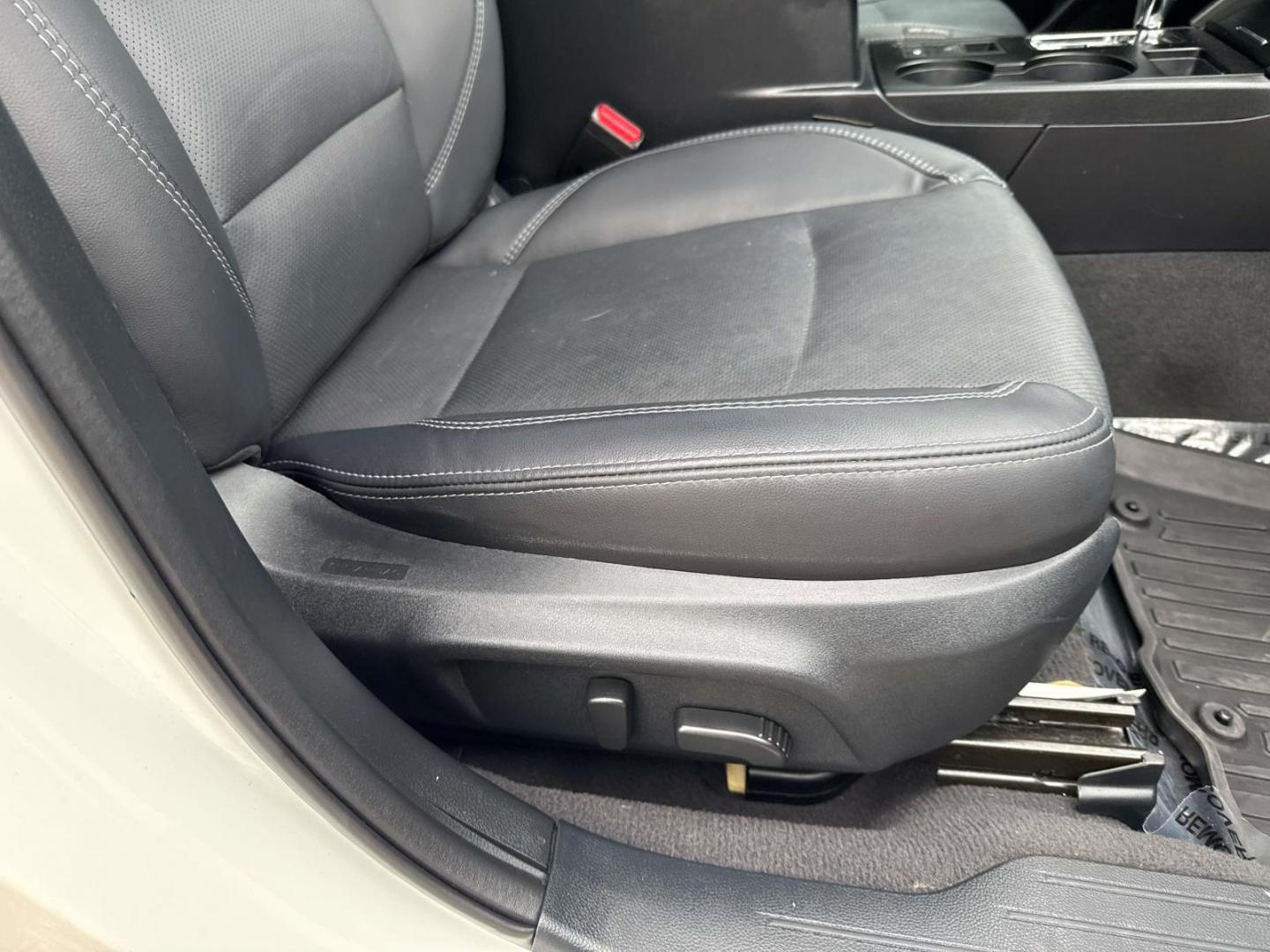 2018 Crystal White Pearl /Slate Black Subaru Legacy 3.6R Limited (4S3BNEN69J3) , Automatic transmission, located at 6904 Johnston St., Lafayette, LA, 70503, (337) 988-1960, 30.143589, -92.100601 - Photo#11