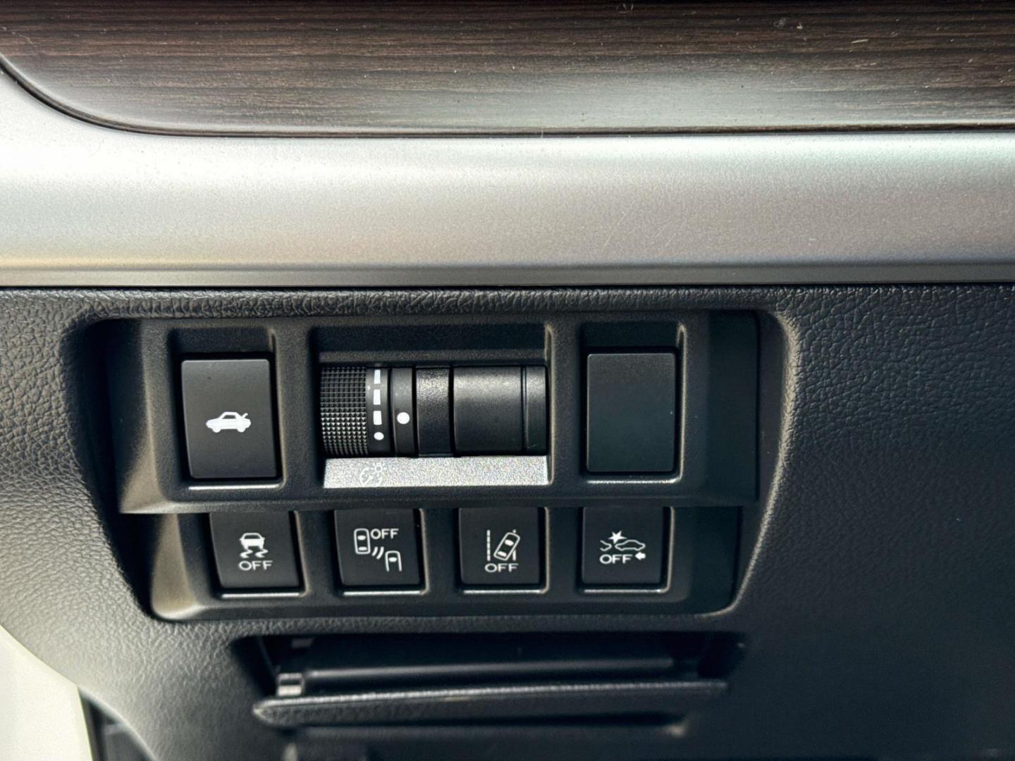 2018 Crystal White Pearl /Slate Black Subaru Legacy 3.6R Limited (4S3BNEN69J3) , Automatic transmission, located at 6904 Johnston St., Lafayette, LA, 70503, (337) 988-1960, 30.143589, -92.100601 - Photo#23