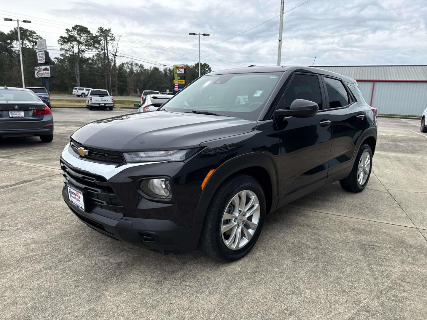 2022 Mosaic Black Metallic /Jet Black Chevrolet TrailBlazer FWD 4dr LS (KL79MMS21NB) , Automatic transmission, located at 6904 Johnston St., Lafayette, LA, 70503, (337) 988-1960, 30.143589, -92.100601 - Photo#2