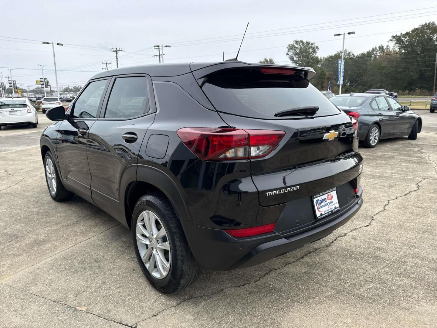 2022 Mosaic Black Metallic /Jet Black Chevrolet TrailBlazer FWD 4dr LS (KL79MMS21NB) , Automatic transmission, located at 6904 Johnston St., Lafayette, LA, 70503, (337) 988-1960, 30.143589, -92.100601 - Photo#4