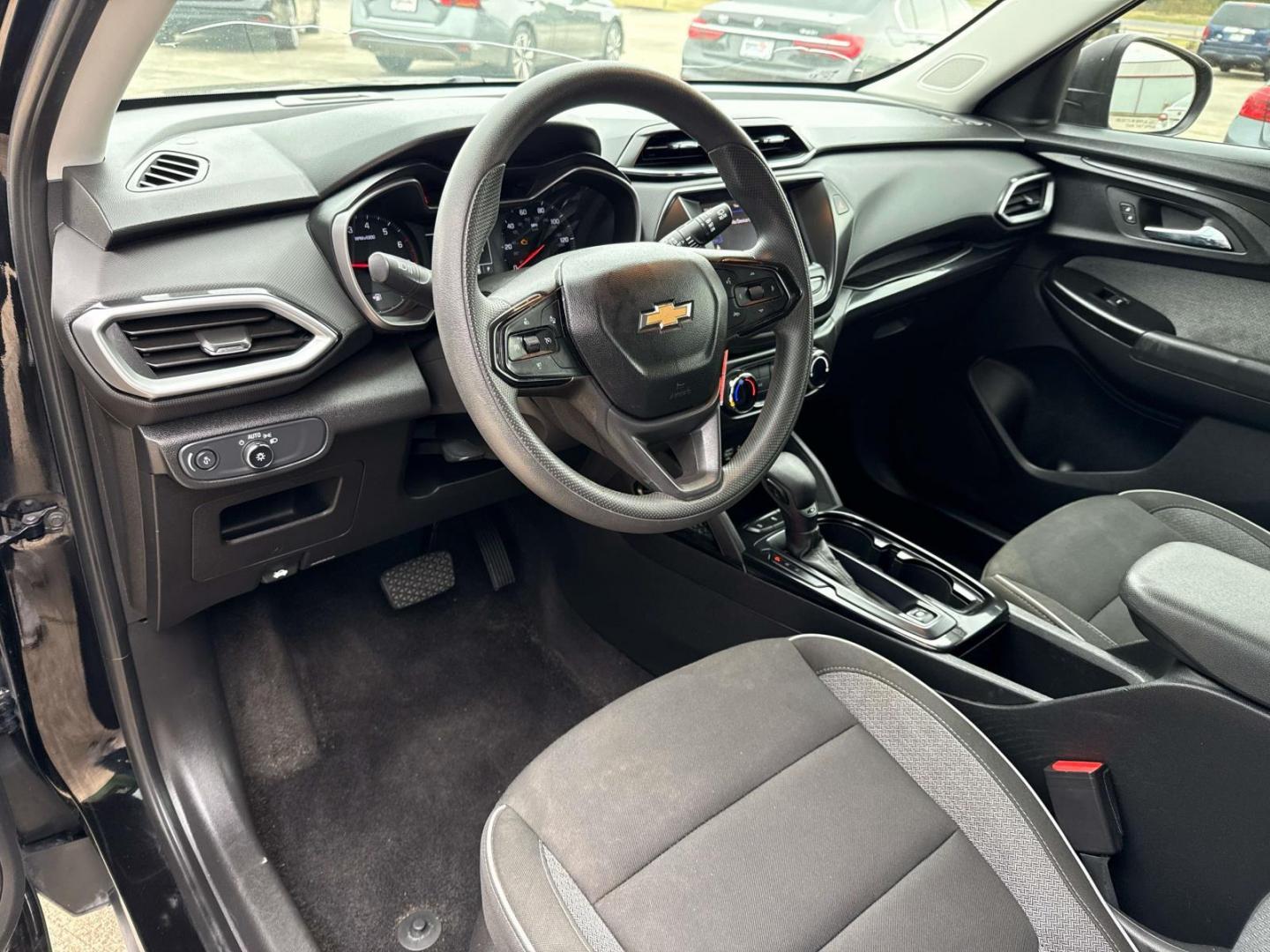 2022 Mosaic Black Metallic /Jet Black Chevrolet TrailBlazer FWD 4dr LS (KL79MMS21NB) , Automatic transmission, located at 6904 Johnston St., Lafayette, LA, 70503, (337) 988-1960, 30.143589, -92.100601 - Photo#19
