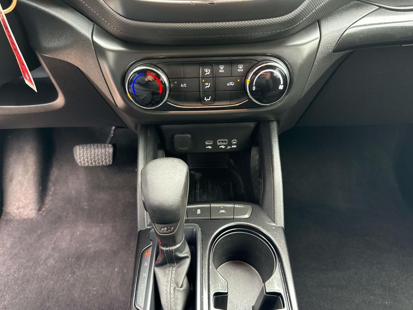 2022 Mosaic Black Metallic /Jet Black Chevrolet TrailBlazer FWD 4dr LS (KL79MMS21NB) , Automatic transmission, located at 6904 Johnston St., Lafayette, LA, 70503, (337) 988-1960, 30.143589, -92.100601 - Photo#25