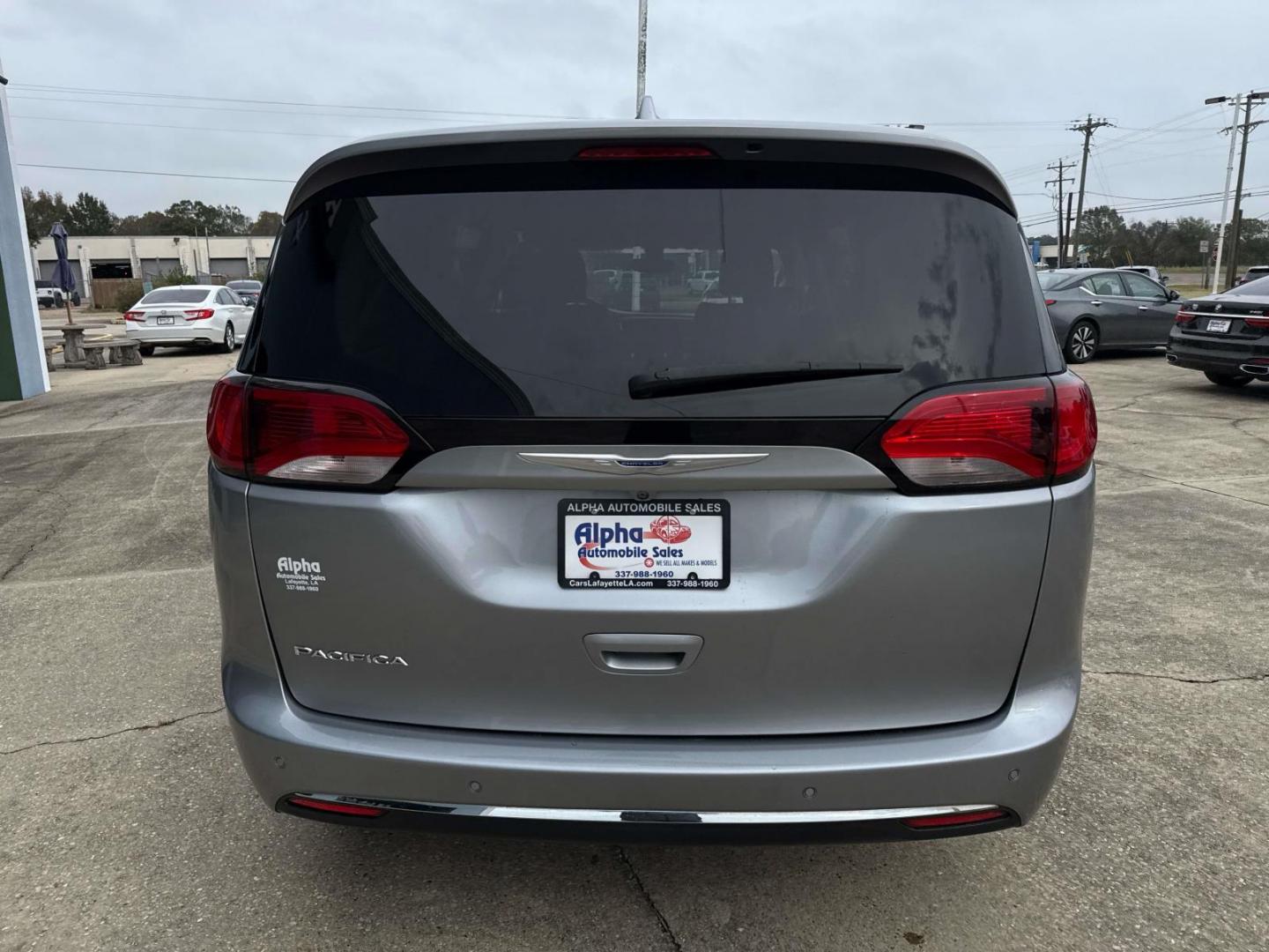 2019 Billet Silver Metallic Clearcoat /Black/Alloy Chrysler Pacifica Touring L FWD (2C4RC1BG4KR) , Automatic transmission, located at 6904 Johnston St., Lafayette, LA, 70503, (337) 988-1960, 30.143589, -92.100601 - Photo#5