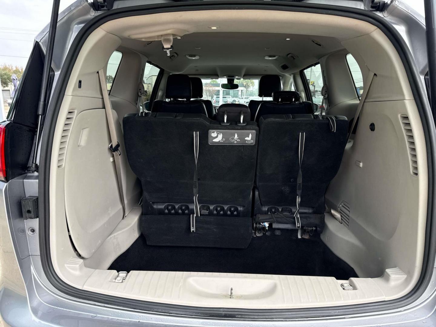 2019 Billet Silver Metallic Clearcoat /Black/Alloy Chrysler Pacifica Touring L FWD (2C4RC1BG4KR) , Automatic transmission, located at 6904 Johnston St., Lafayette, LA, 70503, (337) 988-1960, 30.143589, -92.100601 - Photo#7