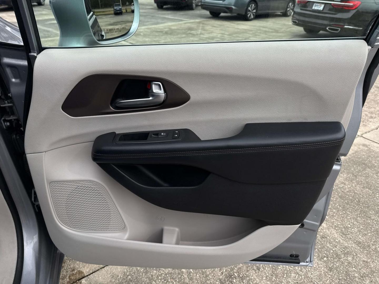 2019 Billet Silver Metallic Clearcoat /Black/Alloy Chrysler Pacifica Touring L FWD (2C4RC1BG4KR) , Automatic transmission, located at 6904 Johnston St., Lafayette, LA, 70503, (337) 988-1960, 30.143589, -92.100601 - Photo#13