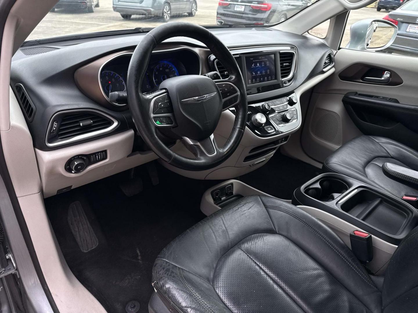 2019 Billet Silver Metallic Clearcoat /Black/Alloy Chrysler Pacifica Touring L FWD (2C4RC1BG4KR) , Automatic transmission, located at 6904 Johnston St., Lafayette, LA, 70503, (337) 988-1960, 30.143589, -92.100601 - Photo#18