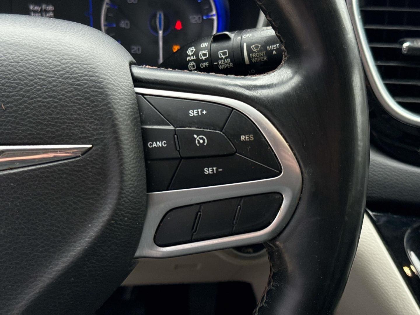 2019 Billet Silver Metallic Clearcoat /Black/Alloy Chrysler Pacifica Touring L FWD (2C4RC1BG4KR) , Automatic transmission, located at 6904 Johnston St., Lafayette, LA, 70503, (337) 988-1960, 30.143589, -92.100601 - Photo#21