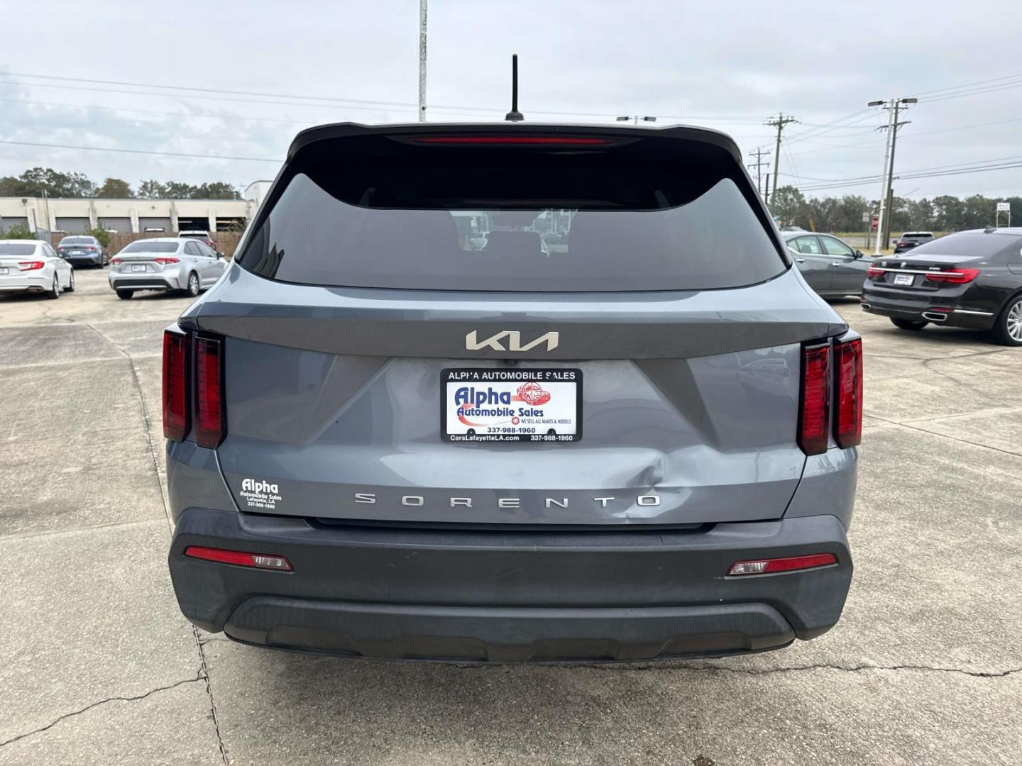 2022 Ebony Black /Black Kia Sorento LX FWD (5XYRG4LC4NG) , Automatic transmission, located at 6904 Johnston St., Lafayette, LA, 70503, (337) 988-1960, 30.143589, -92.100601 - Photo#5