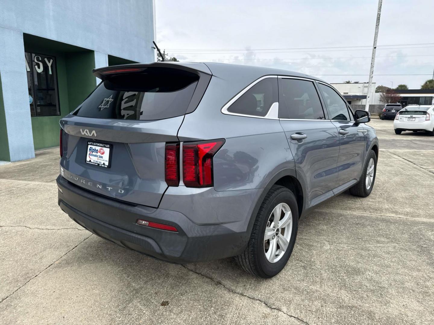 2022 Ebony Black /Black Kia Sorento LX FWD (5XYRG4LC4NG) , Automatic transmission, located at 6904 Johnston St., Lafayette, LA, 70503, (337) 988-1960, 30.143589, -92.100601 - Photo#6
