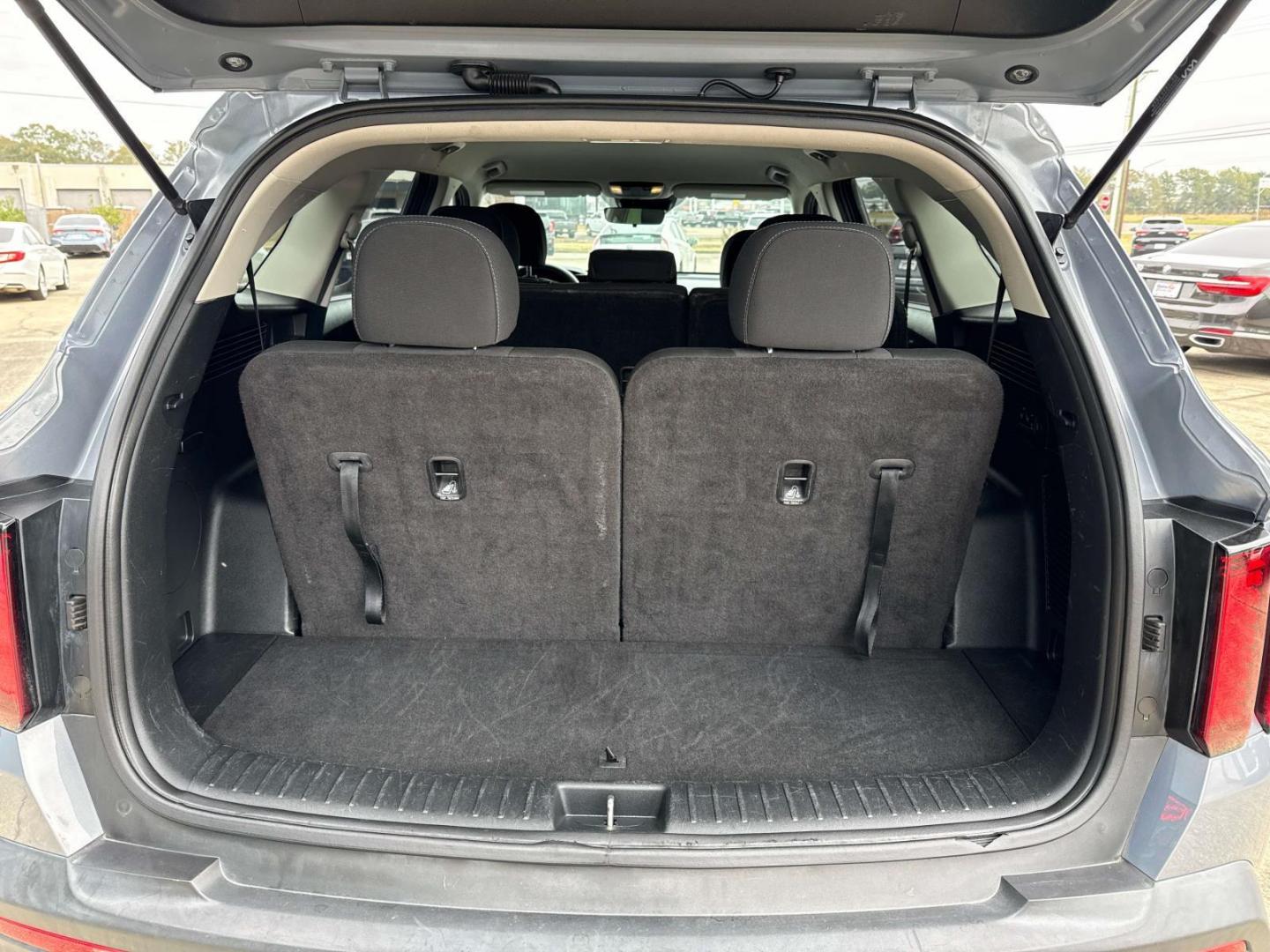 2022 Ebony Black /Black Kia Sorento LX FWD (5XYRG4LC4NG) , Automatic transmission, located at 6904 Johnston St., Lafayette, LA, 70503, (337) 988-1960, 30.143589, -92.100601 - Photo#7