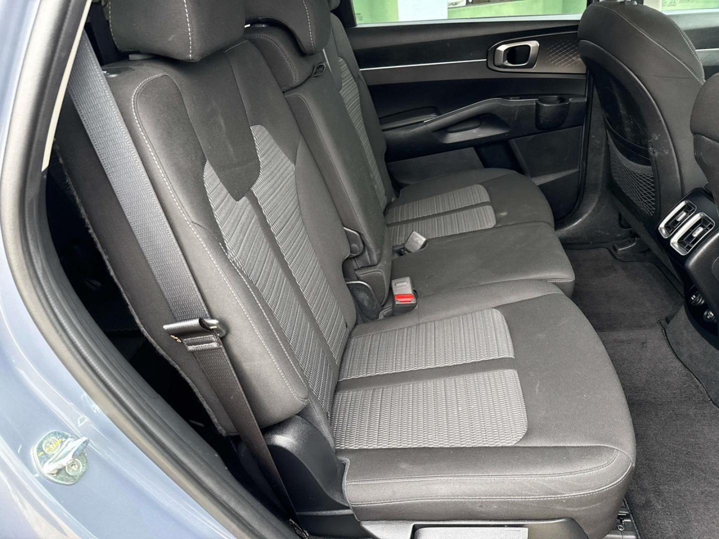 2022 Ebony Black /Black Kia Sorento LX FWD (5XYRG4LC4NG) , Automatic transmission, located at 6904 Johnston St., Lafayette, LA, 70503, (337) 988-1960, 30.143589, -92.100601 - Photo#8