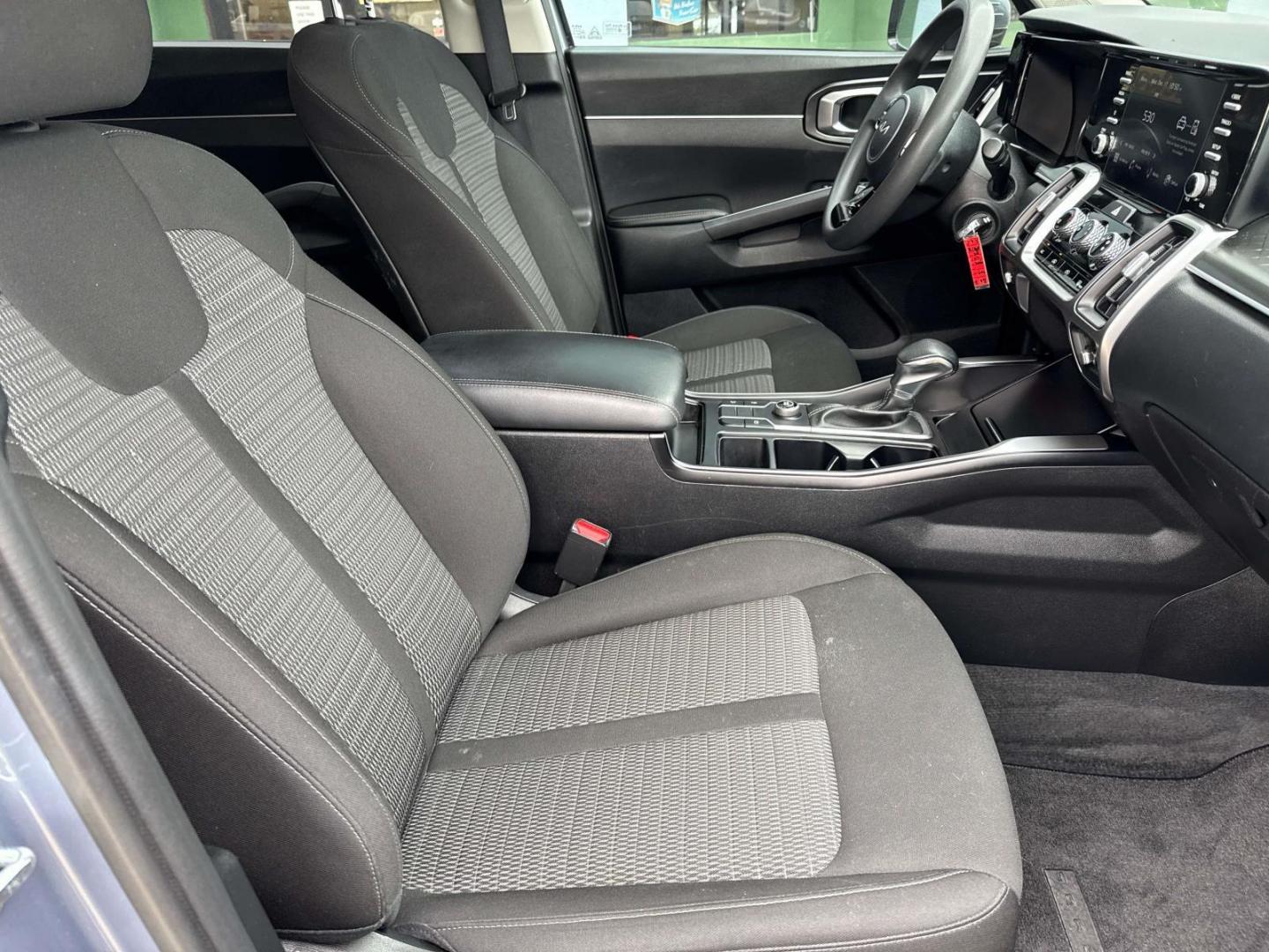 2022 Ebony Black /Black Kia Sorento LX FWD (5XYRG4LC4NG) , Automatic transmission, located at 6904 Johnston St., Lafayette, LA, 70503, (337) 988-1960, 30.143589, -92.100601 - Photo#10