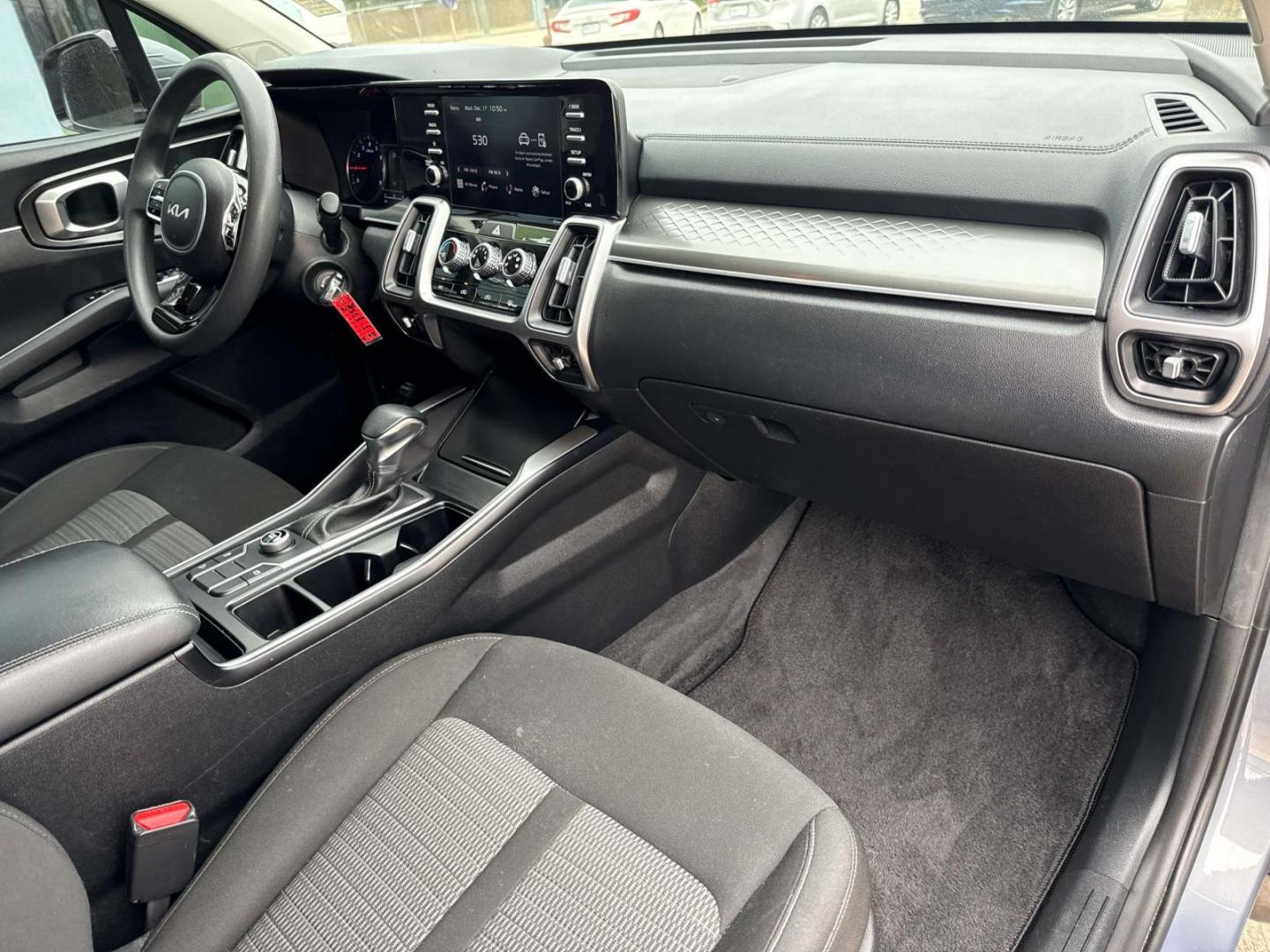 2022 Ebony Black /Black Kia Sorento LX FWD (5XYRG4LC4NG) , Automatic transmission, located at 6904 Johnston St., Lafayette, LA, 70503, (337) 988-1960, 30.143589, -92.100601 - Photo#12