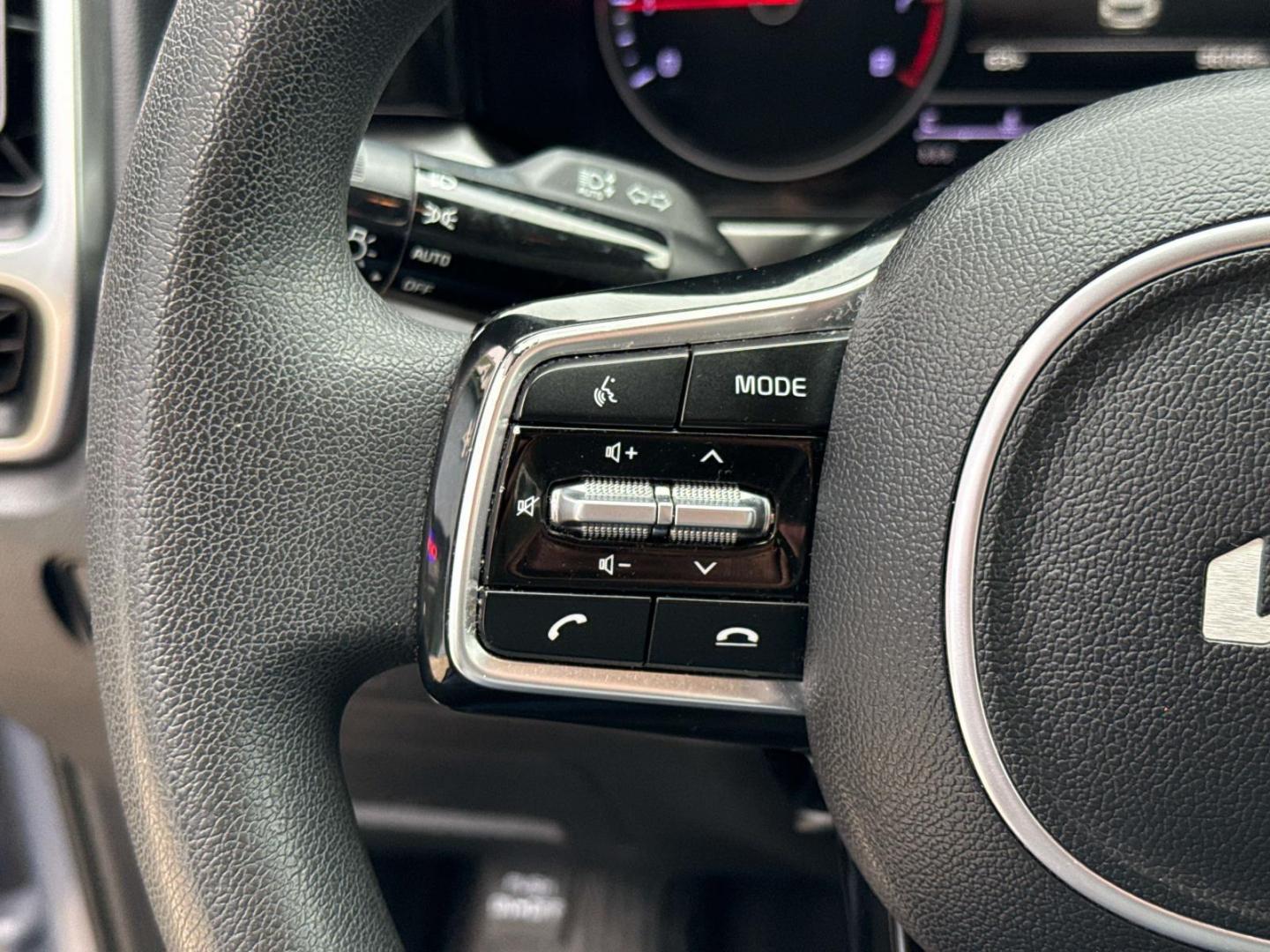 2022 Ebony Black /Black Kia Sorento LX FWD (5XYRG4LC4NG) , Automatic transmission, located at 6904 Johnston St., Lafayette, LA, 70503, (337) 988-1960, 30.143589, -92.100601 - Photo#21