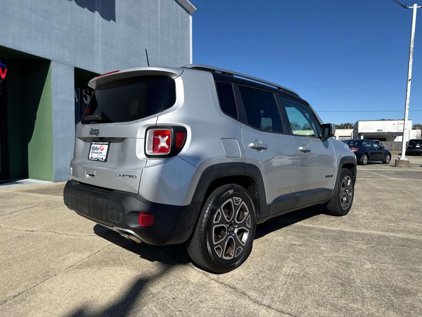 2018 Silver /Black Jeep Renegade Limited FWD (ZACCJADB9JP) , Automatic transmission, located at 6904 Johnston St., Lafayette, LA, 70503, (337) 988-1960, 30.143589, -92.100601 - Photo#6