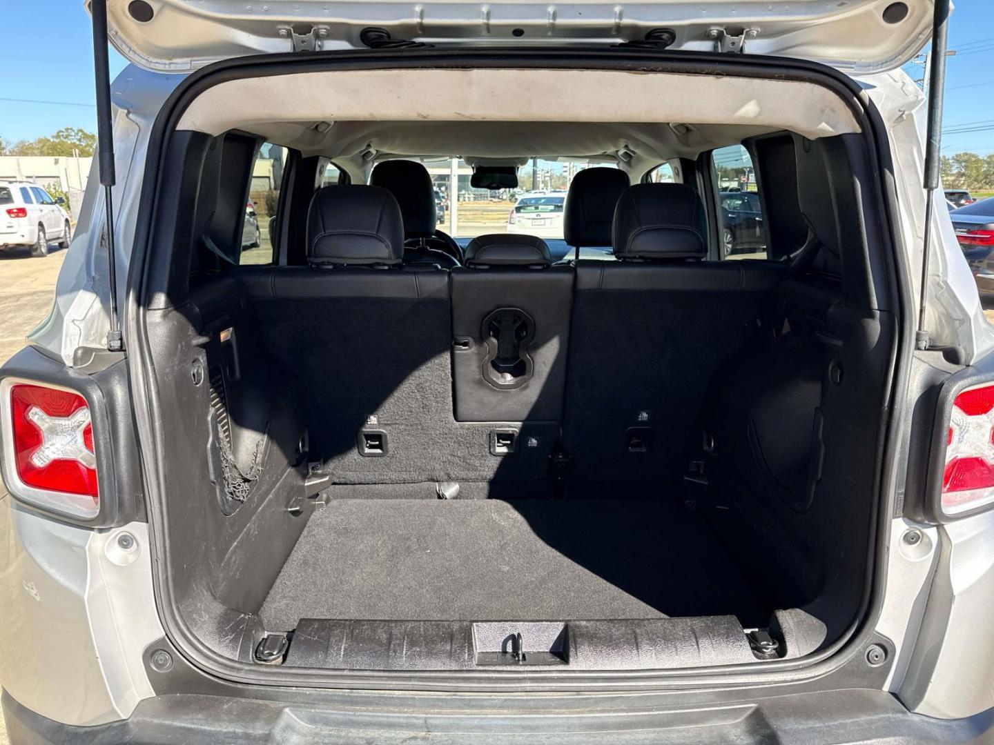 2018 Silver /Black Jeep Renegade Limited FWD (ZACCJADB9JP) , Automatic transmission, located at 6904 Johnston St., Lafayette, LA, 70503, (337) 988-1960, 30.143589, -92.100601 - Photo#7