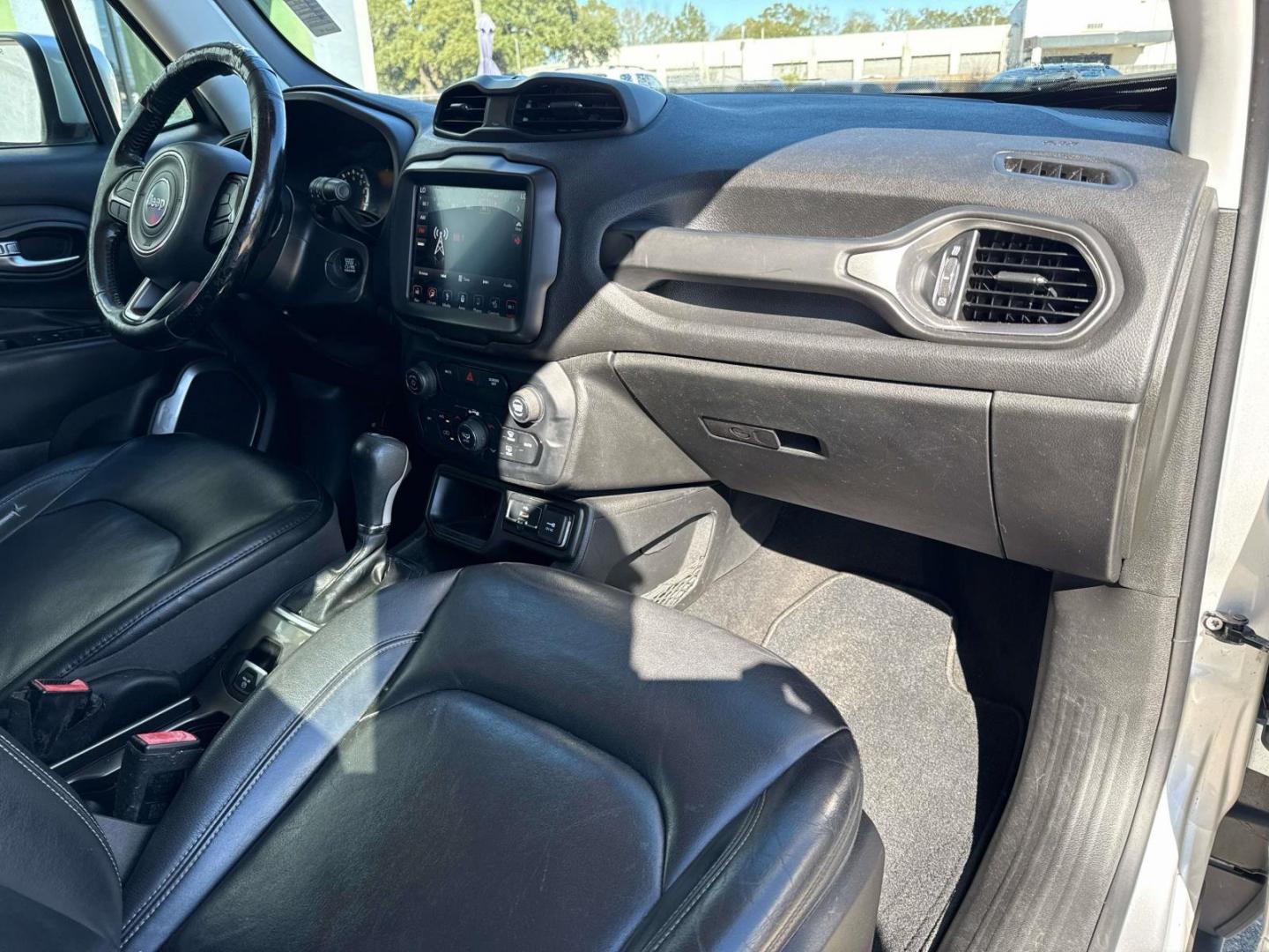 2018 Silver /Black Jeep Renegade Limited FWD (ZACCJADB9JP) , Automatic transmission, located at 6904 Johnston St., Lafayette, LA, 70503, (337) 988-1960, 30.143589, -92.100601 - Photo#11