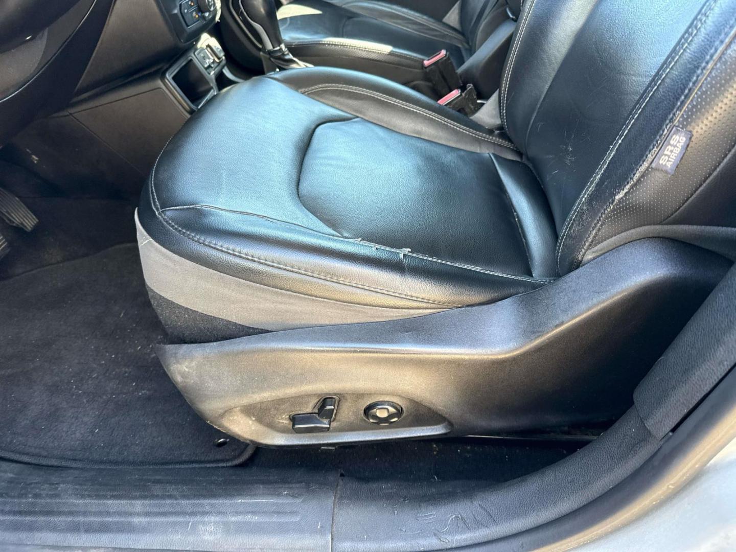 2018 Silver /Black Jeep Renegade Limited FWD (ZACCJADB9JP) , Automatic transmission, located at 6904 Johnston St., Lafayette, LA, 70503, (337) 988-1960, 30.143589, -92.100601 - Photo#16