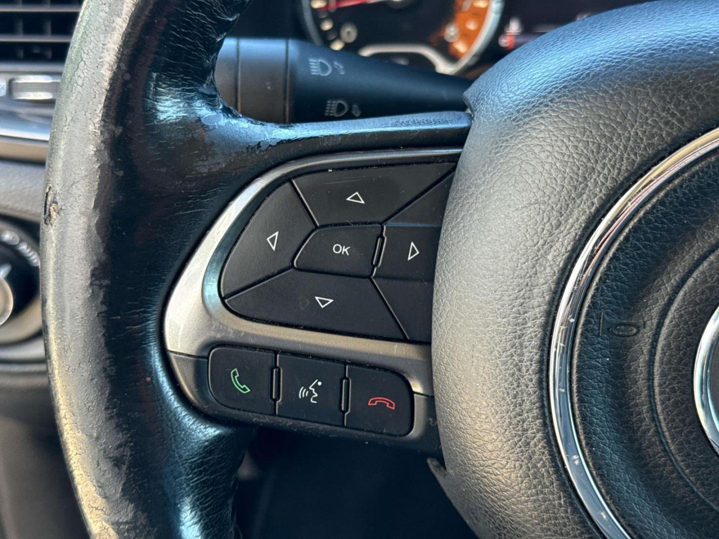 2018 Silver /Black Jeep Renegade Limited FWD (ZACCJADB9JP) , Automatic transmission, located at 6904 Johnston St., Lafayette, LA, 70503, (337) 988-1960, 30.143589, -92.100601 - Photo#20