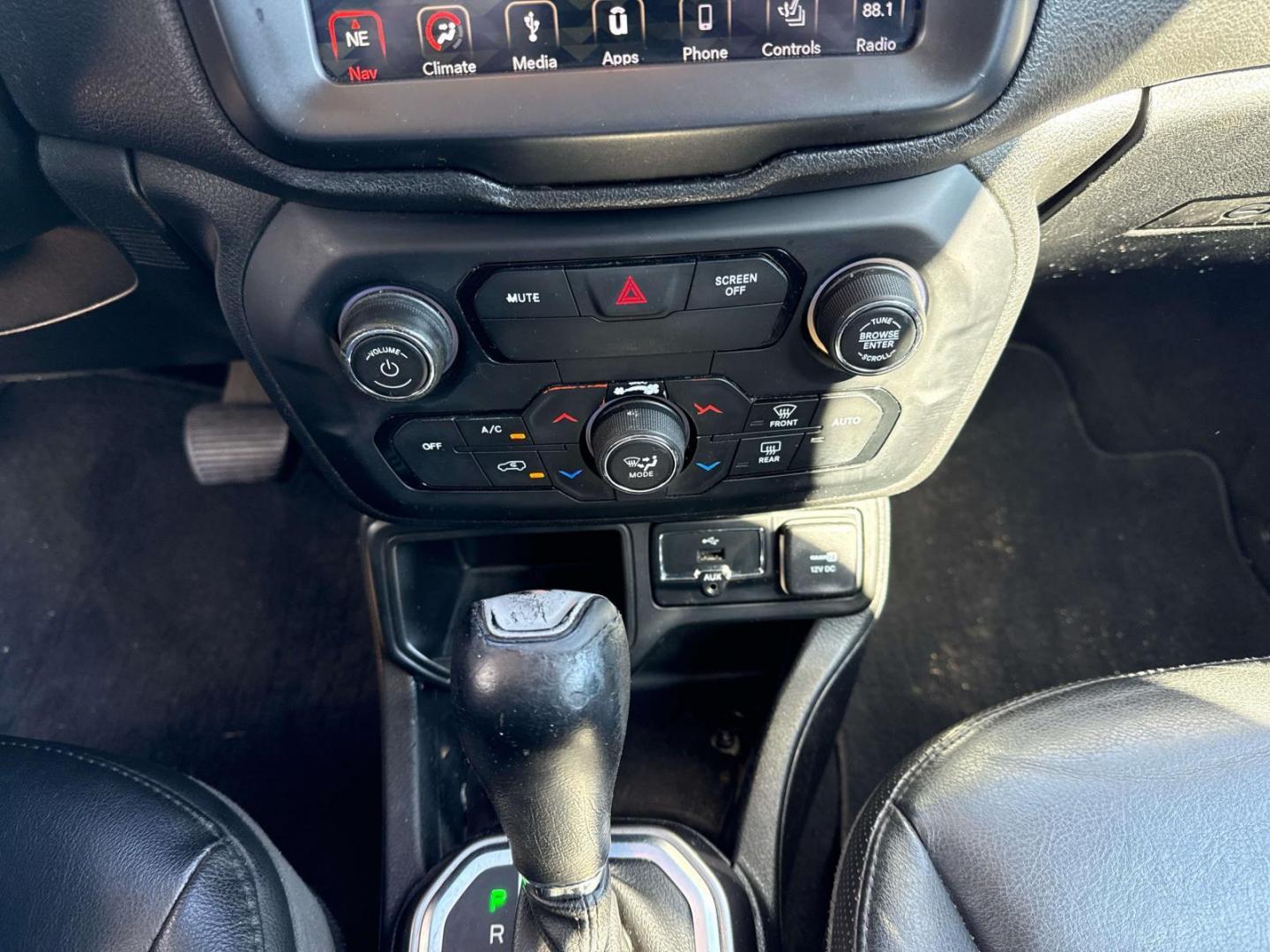2018 Silver /Black Jeep Renegade Limited FWD (ZACCJADB9JP) , Automatic transmission, located at 6904 Johnston St., Lafayette, LA, 70503, (337) 988-1960, 30.143589, -92.100601 - Photo#24