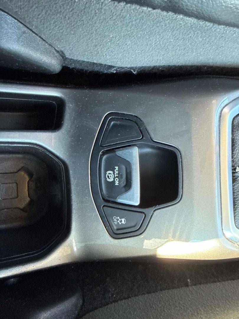 2018 Silver /Black Jeep Renegade Limited FWD (ZACCJADB9JP) , Automatic transmission, located at 6904 Johnston St., Lafayette, LA, 70503, (337) 988-1960, 30.143589, -92.100601 - Photo#28