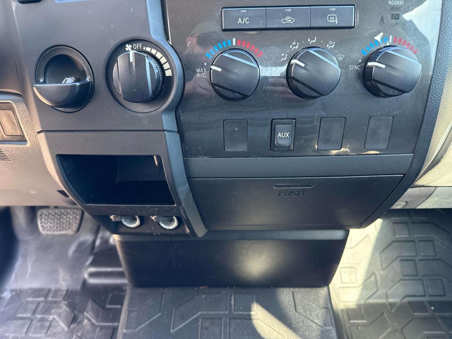 2013 Black /Graphite Toyota Tundra 2WD Truck Double Cab 4.6L V8 6-Spd AT (Natl) (5TFRM5F14DX) , Automatic transmission, located at 6904 Johnston St., Lafayette, LA, 70503, (337) 988-1960, 30.143589, -92.100601 - Photo#24