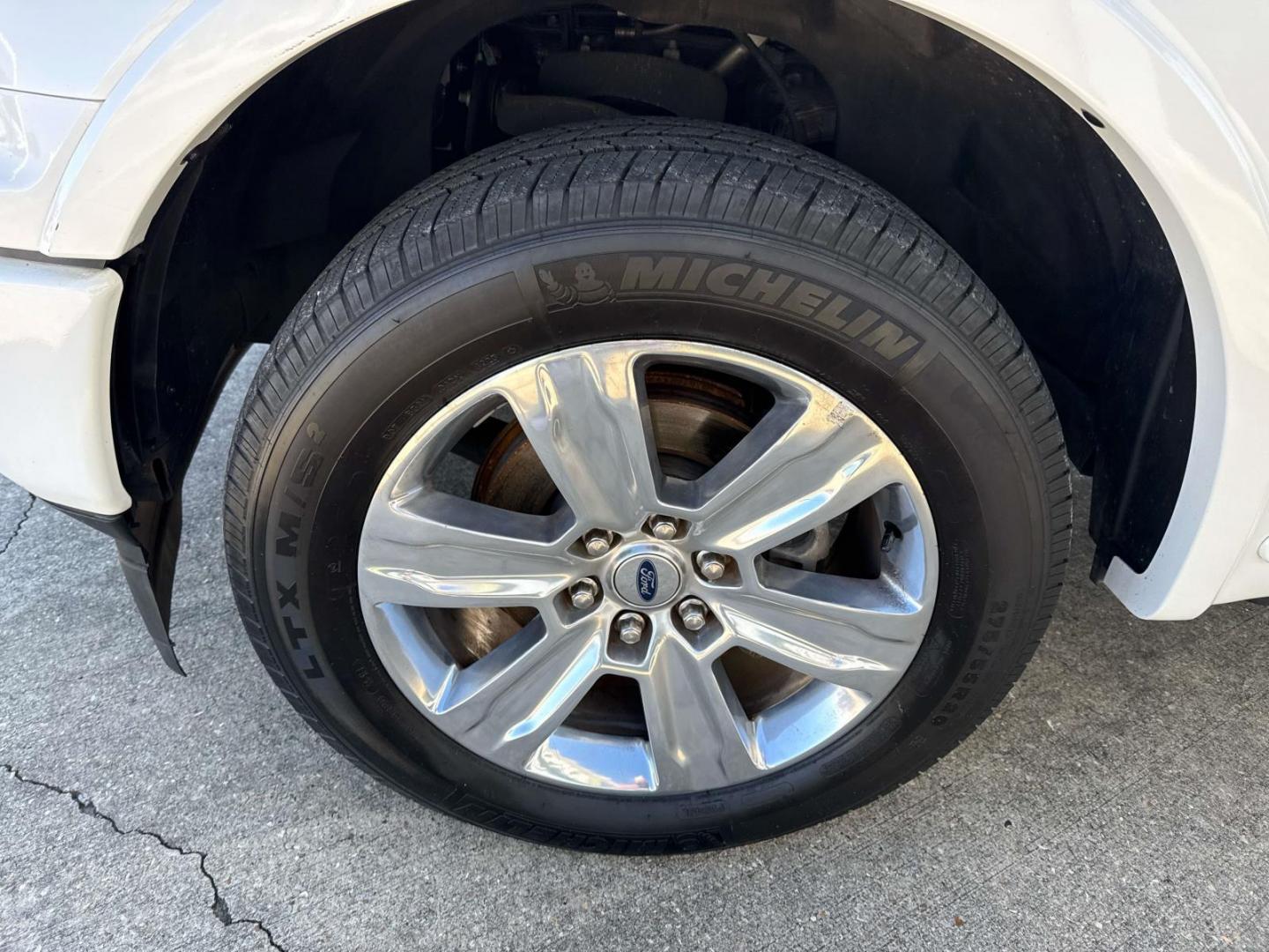 2020 Star White Metallic Tri-Coat /Black Ford F-150 Platinum 2WD SuperCrew 5.5' Box (1FTEW1C59LF) , Automatic transmission, located at 6904 Johnston St., Lafayette, LA, 70503, (337) 988-1960, 30.143589, -92.100601 - Photo#3