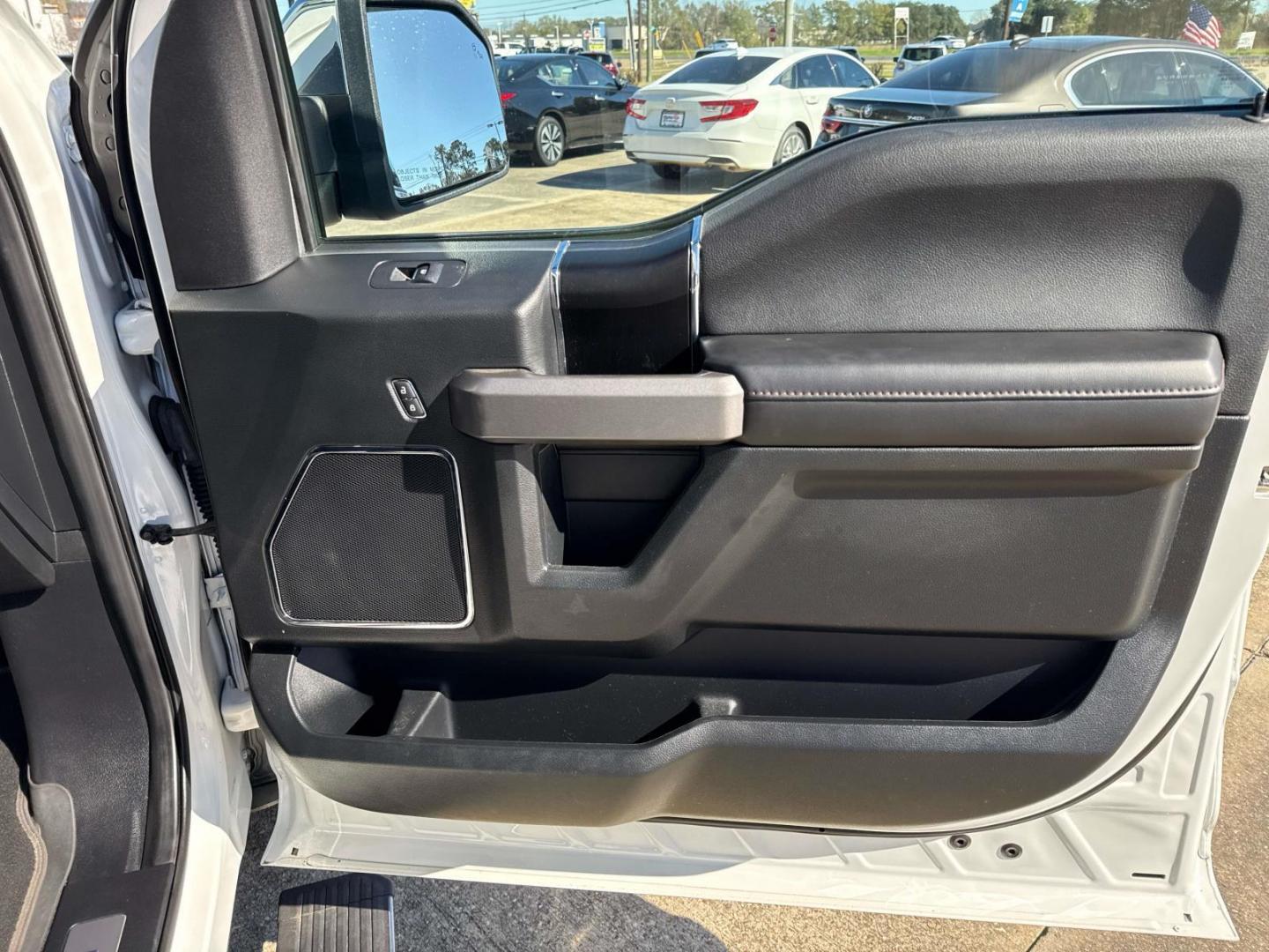 2020 Star White Metallic Tri-Coat /Black Ford F-150 Platinum 2WD SuperCrew 5.5' Box (1FTEW1C59LF) , Automatic transmission, located at 6904 Johnston St., Lafayette, LA, 70503, (337) 988-1960, 30.143589, -92.100601 - Photo#12