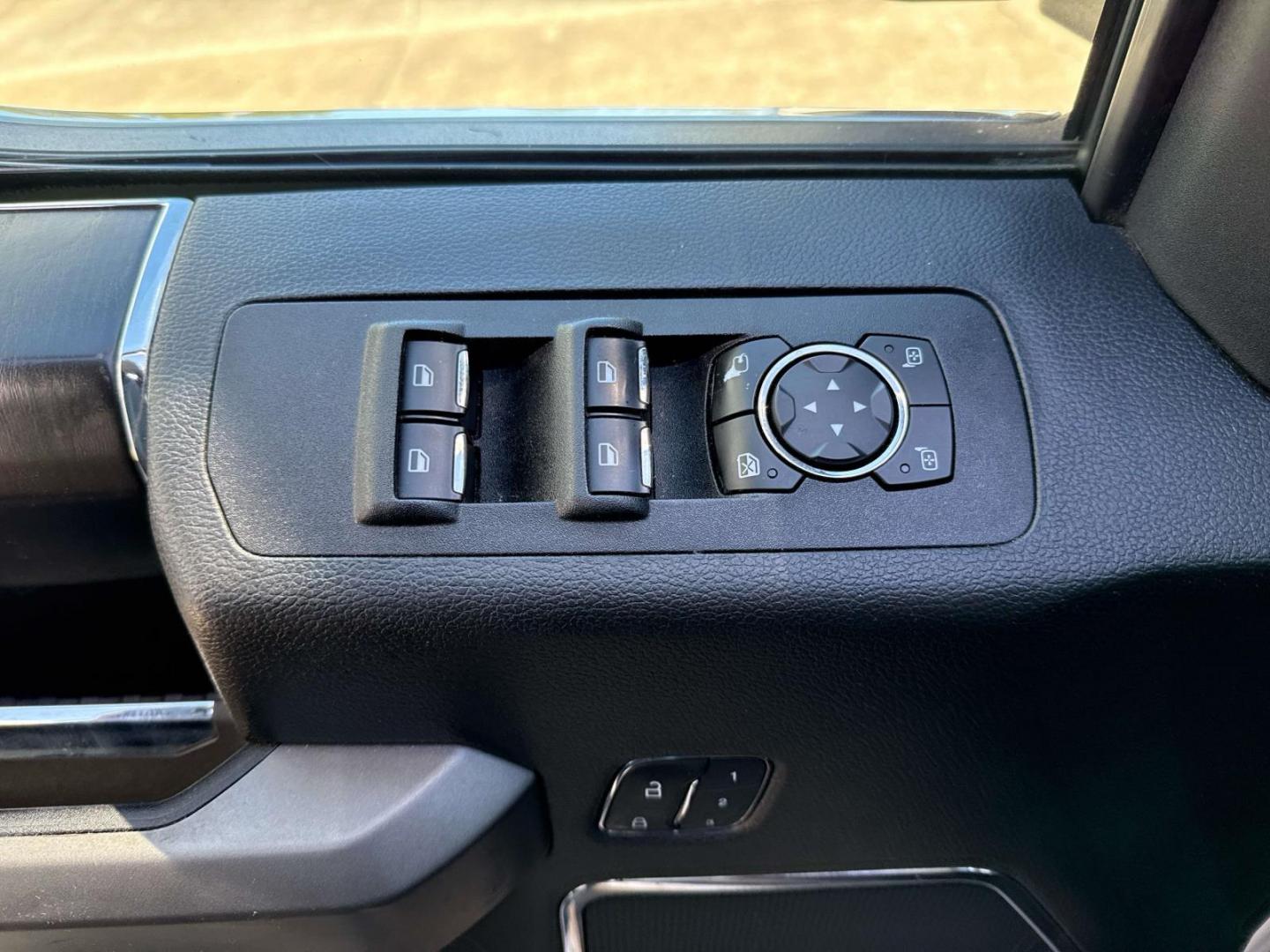 2020 Star White Metallic Tri-Coat /Black Ford F-150 Platinum 2WD SuperCrew 5.5' Box (1FTEW1C59LF) , Automatic transmission, located at 6904 Johnston St., Lafayette, LA, 70503, (337) 988-1960, 30.143589, -92.100601 - Photo#17