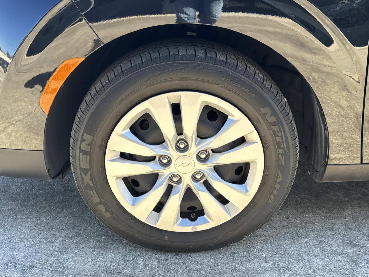 2024 Black /Black/Gray Kia Soul LX IVT (KNDJ23AUXR7) , Automatic transmission, located at 6904 Johnston St., Lafayette, LA, 70503, (337) 988-1960, 30.143589, -92.100601 - Photo#3