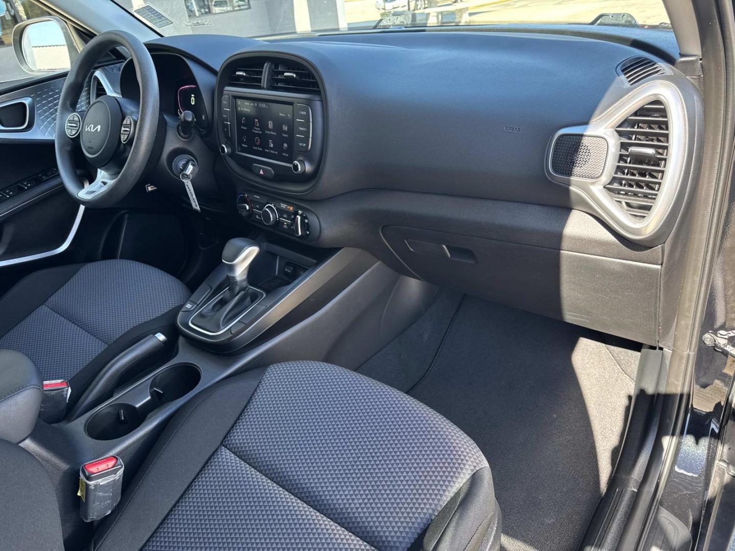2024 Black /Black/Gray Kia Soul LX IVT (KNDJ23AUXR7) , Automatic transmission, located at 6904 Johnston St., Lafayette, LA, 70503, (337) 988-1960, 30.143589, -92.100601 - Photo#12
